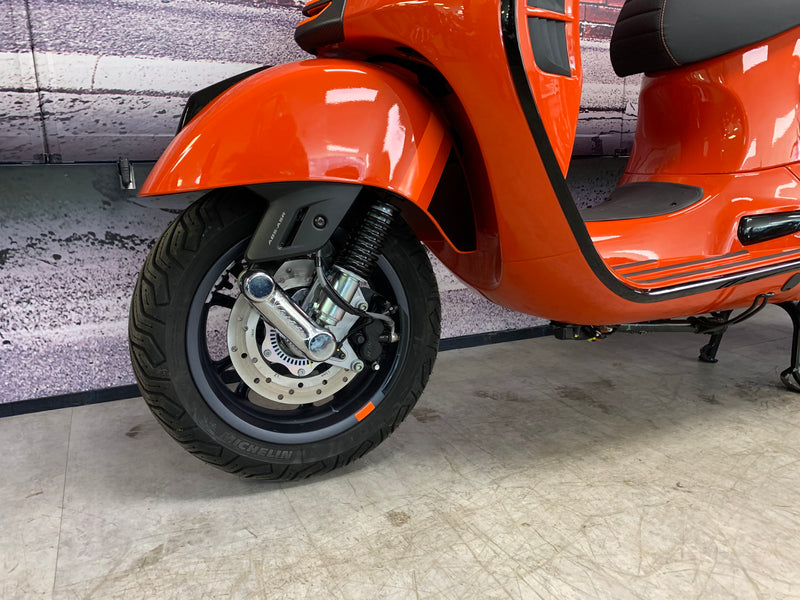 Vespa GTS 125 Super Sport in Orange 2024 model