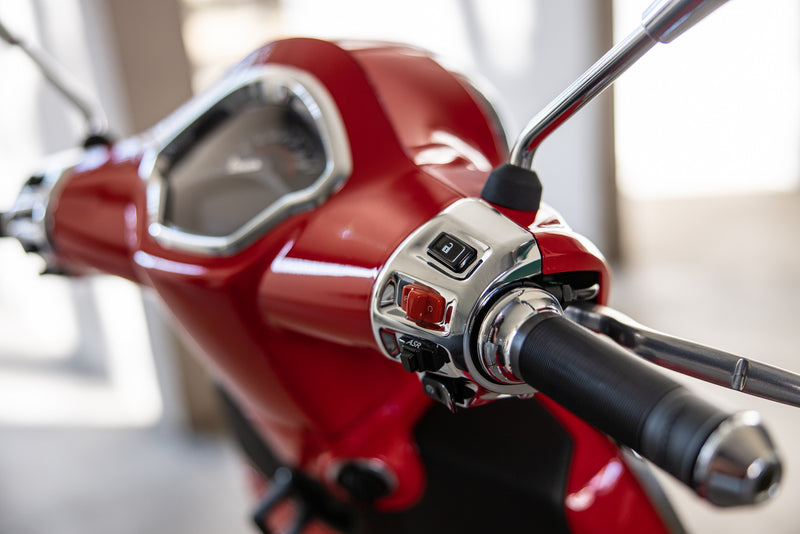 Vespa GTS 300 Super HPE RST22 - Rosso Coraggioso 2024